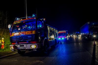 A81 Leonberg: Fahrer schlaeft am Steuer seines Transporters ein